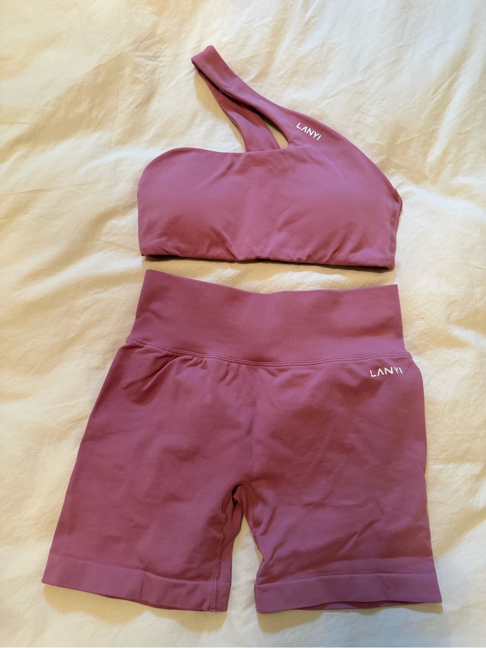 Dfyne Lanyi Women's One-Shoulder Sports Bra & High-Waist Bike Shorts Set in Mauv